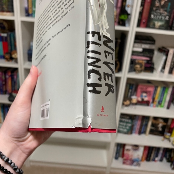 Stephen King Horror Book: Never Flinch (some damage) - Picture 5 of 5